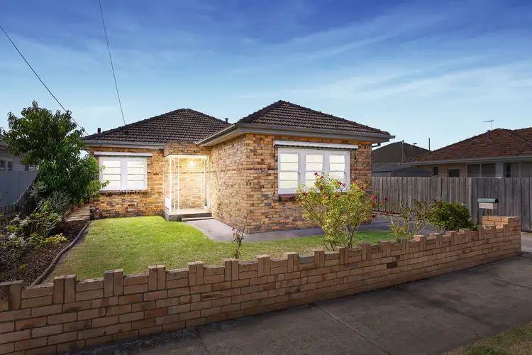 2 Milton Street, Pascoe Vale South VIC 3044