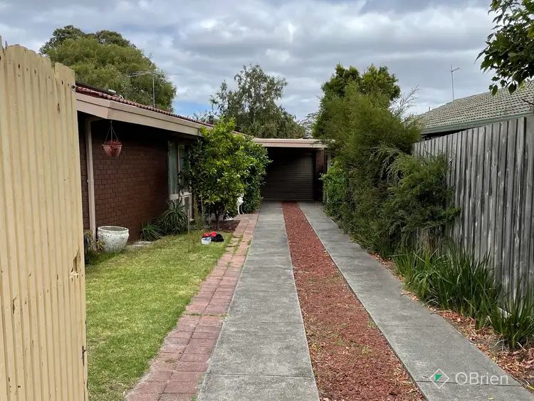 8 Banyan Drive, Frankston VIC 3199