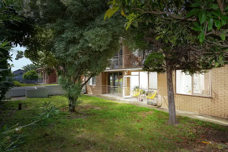 2/112 McPherson Street, Essendon VIC 3040