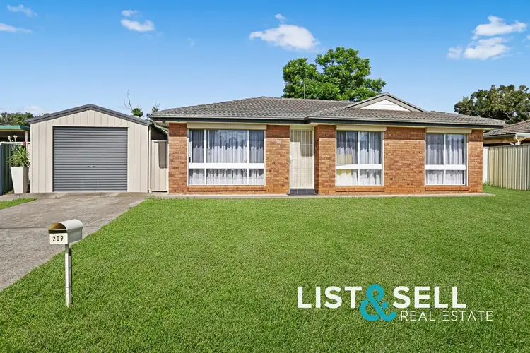 209 Copperfield Drive, Rosemeadow NSW 2560