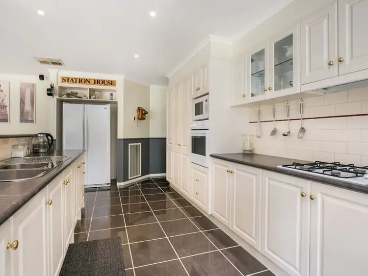 Fifth view of Homely house listing, 9 The Gums Court, Kangaroo Flat VIC 3555