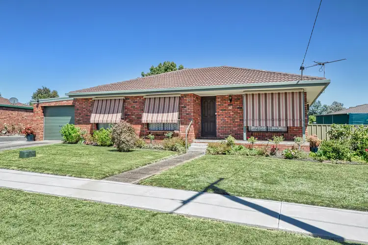 27 Carey Street, Ararat VIC 3377
