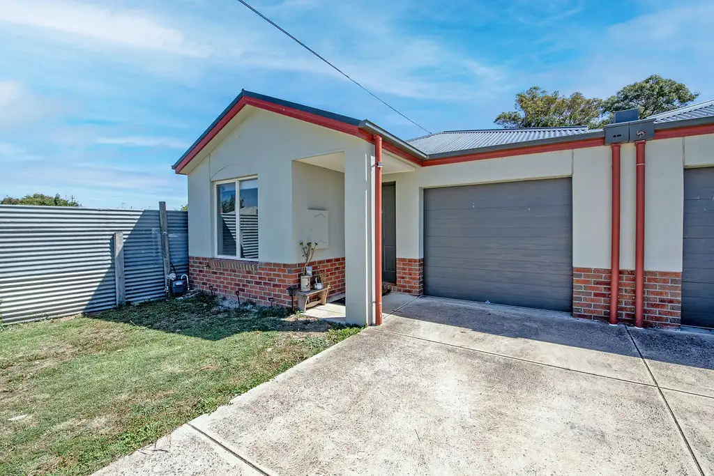 Main view of Homely unit listing, 2/40 Spencer Street, Sebastopol VIC 3356