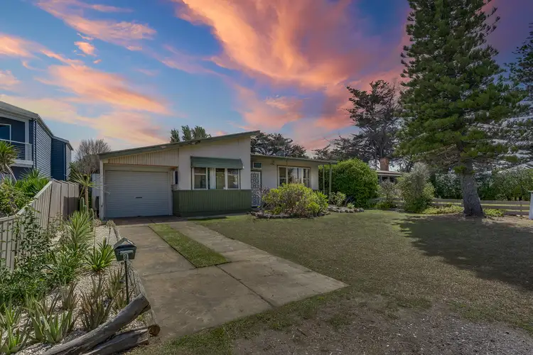 8 Seaview Avenue, Middleton SA 5213