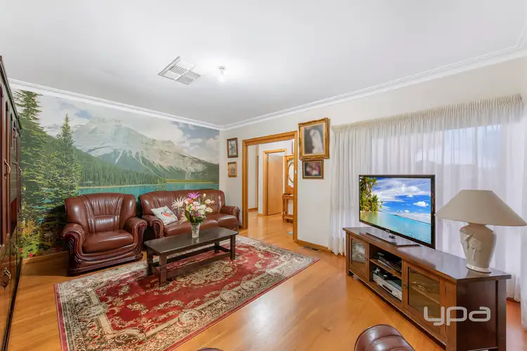 Fifth view of Homely house listing, 8 Lupin Court, St Albans VIC 3021