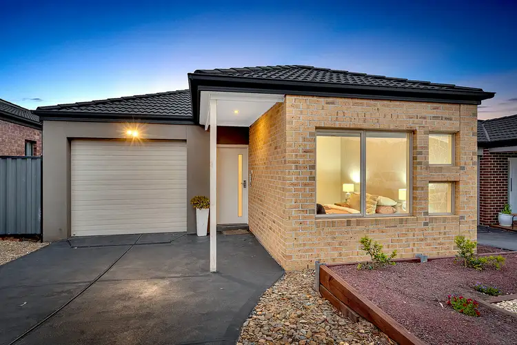 33 Kensley Circuit, Craigieburn VIC 3064