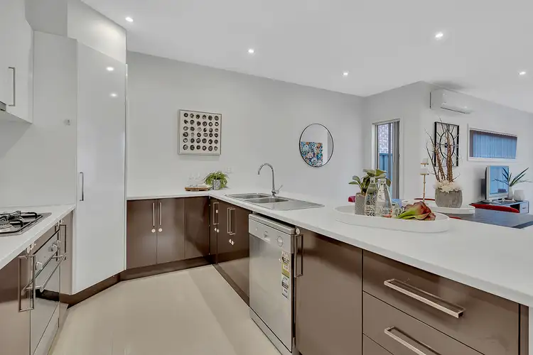 Sixth view of Homely house listing, 33 Kensley Circuit, Craigieburn VIC 3064