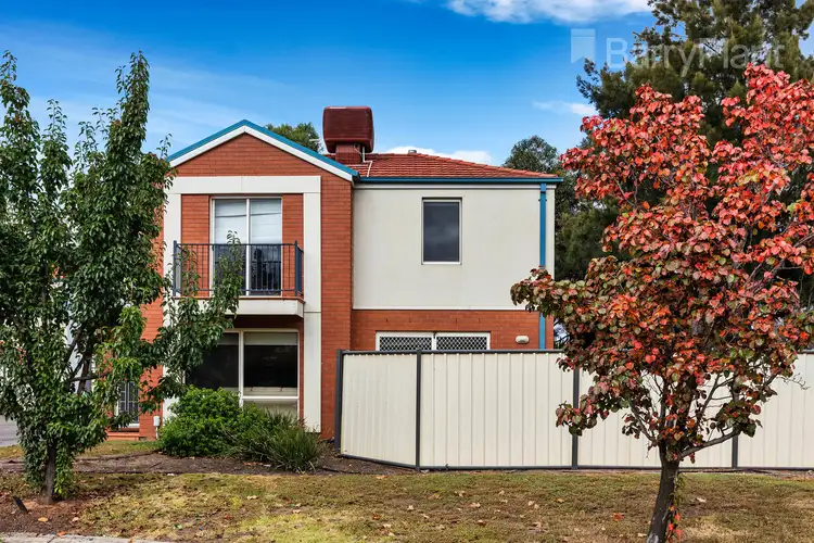 1/4 Landers Court, Caroline Springs VIC 3023