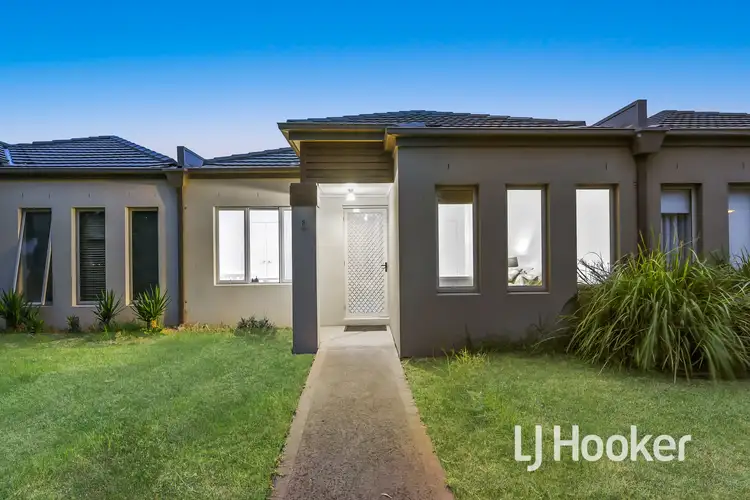 8 Elderberry Alley, Cranbourne North VIC 3977