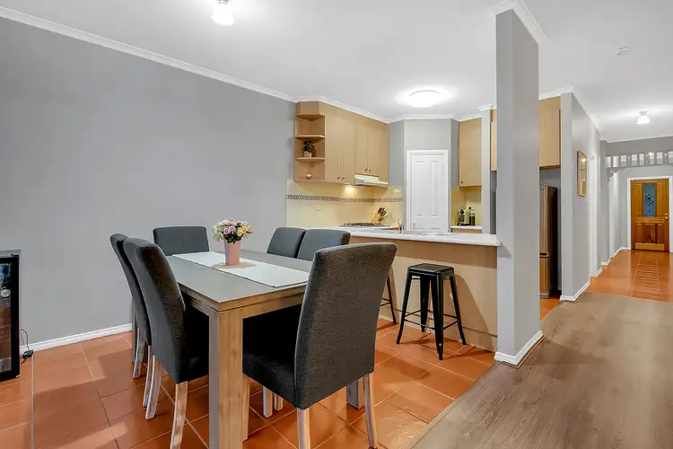 Seventh view of Homely house listing, 10 Castlebury Place, Craigieburn VIC 3064