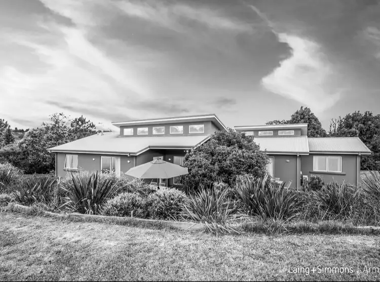 8 Moorepark Lane, Armidale NSW 2350