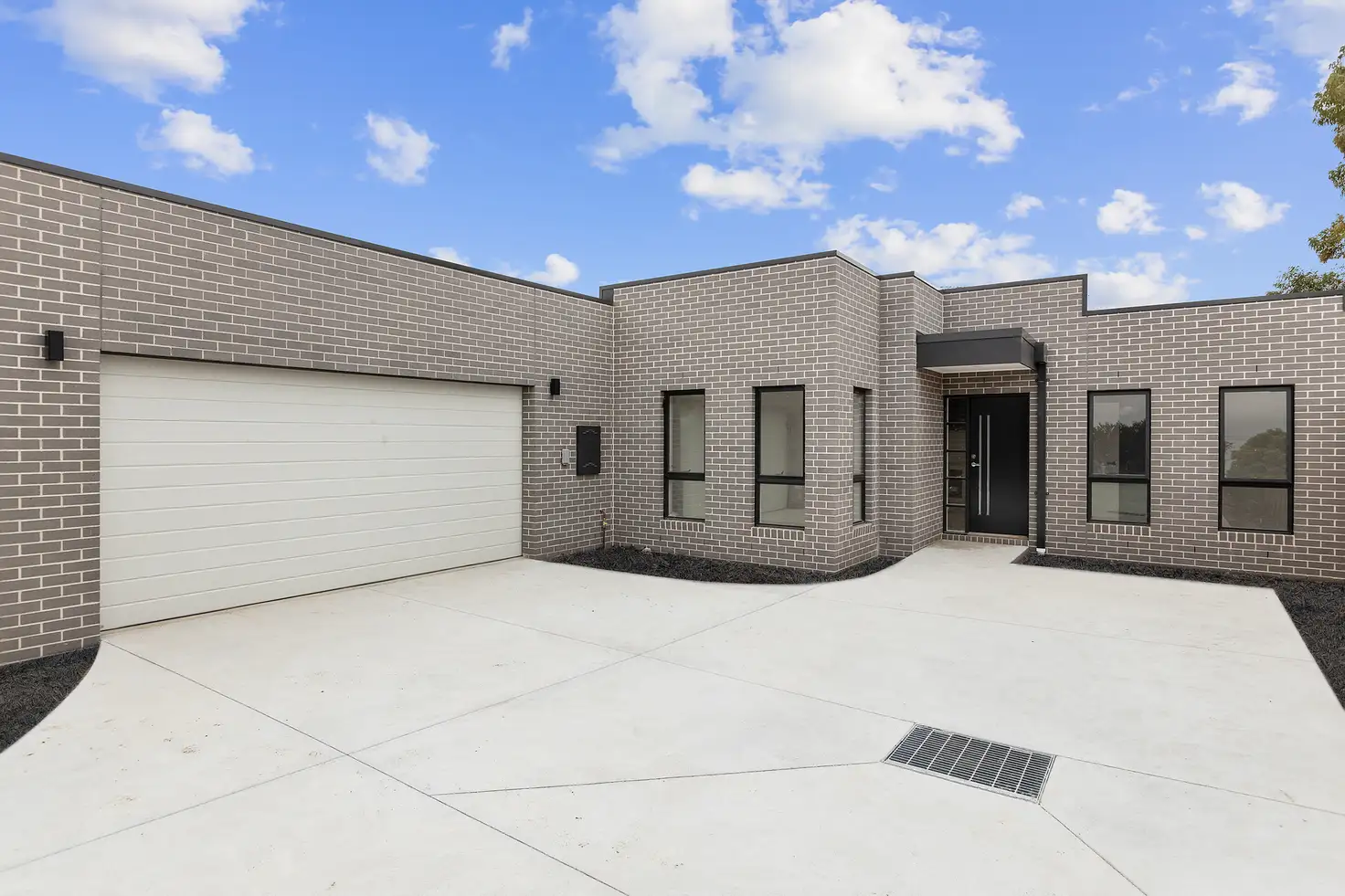 Main view of Homely townhouse listing, 2/2 Wolseley Grove, Bell Post Hill VIC 3215