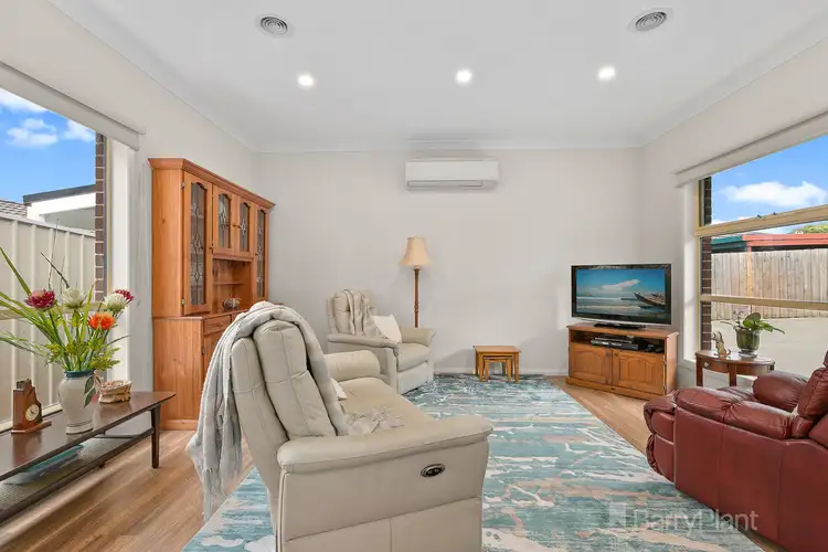 Second view of Homely house listing, 2/5 Nandina Road, Narre Warren VIC 3805