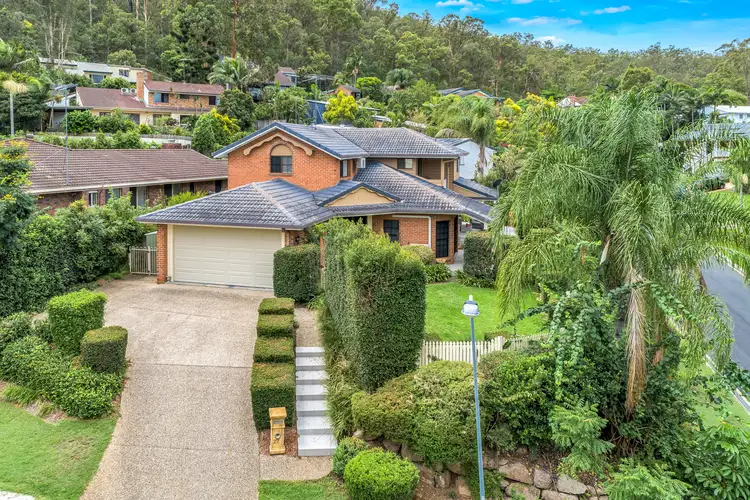 27 Nankoor Street, Chapel Hill QLD 4069