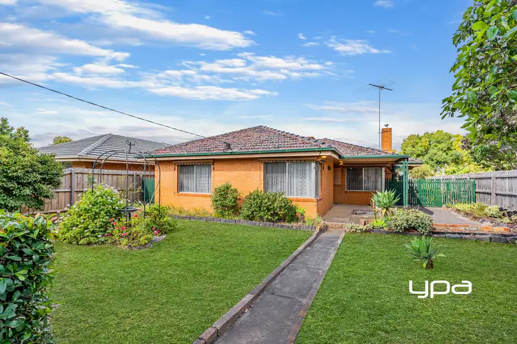 2 Lindsay Avenue, Sunbury VIC 3429