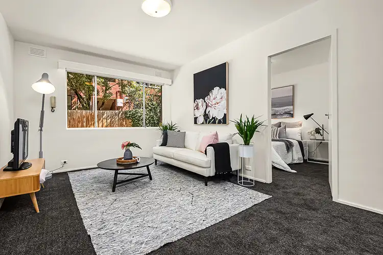 2/16 Robe Street, St Kilda VIC 3182