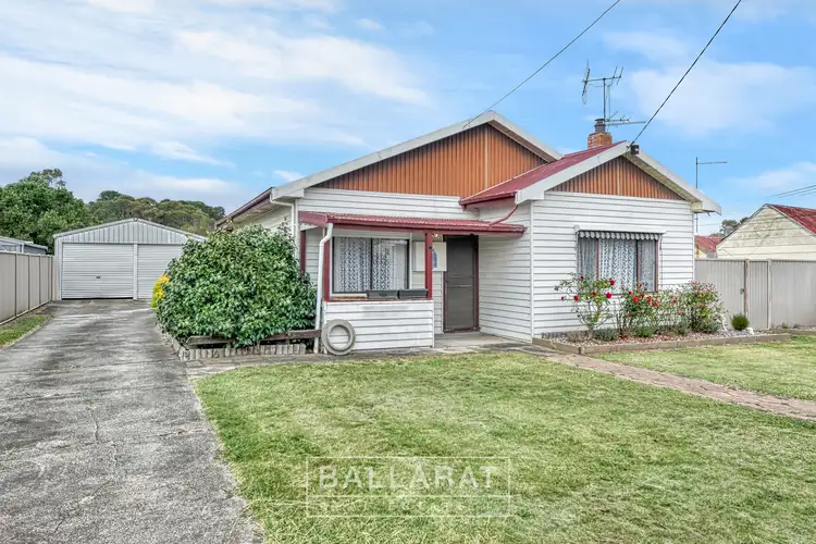 21 Warburton Street, Beaufort VIC 3373