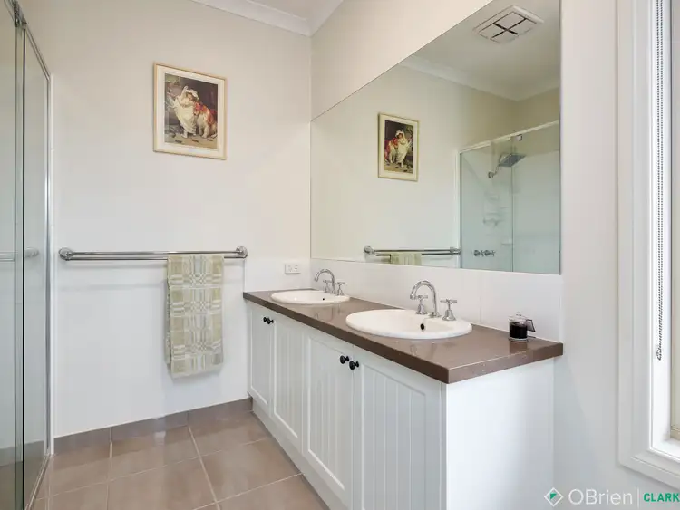 Fifth view of Homely house listing, 5 Bronte Court, Drouin VIC 3818