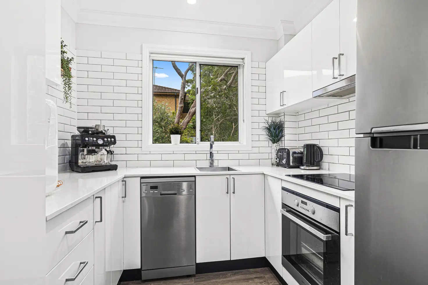 Main view of Homely unit listing, 4/247-251 Kingsway, Caringbah NSW 2229