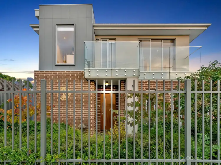 1/4 Mundaring Drive, Cranbourne VIC 3977