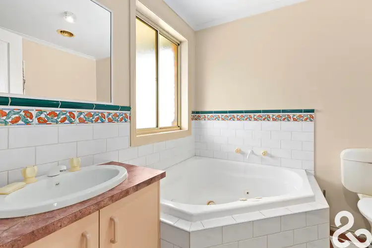 Sixth view of Homely townhouse listing, 4 Viewbank Place, Mill Park VIC 3082