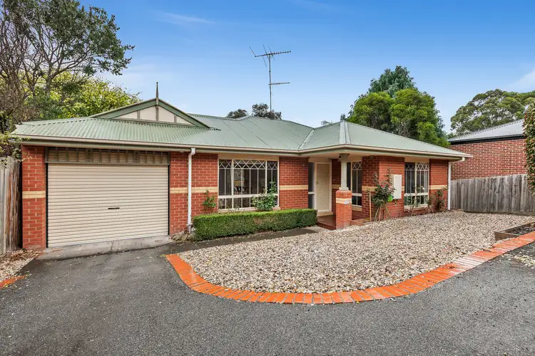 2/2 Warrington Crescent, Wattle Glen VIC 3096