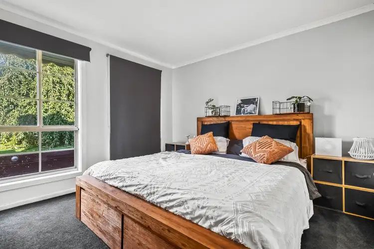 Sixth view of Homely house listing, 2 Hirst Court, Sunbury VIC 3429