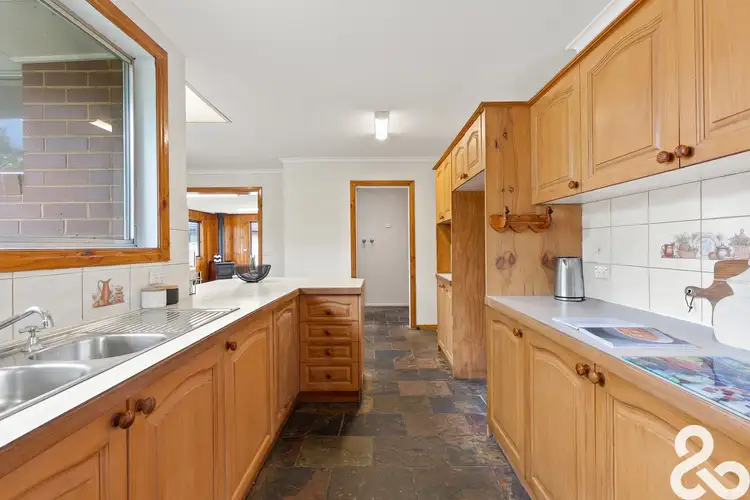 Fifth view of Homely house listing, 8 Tumut Close, Epping VIC 3076