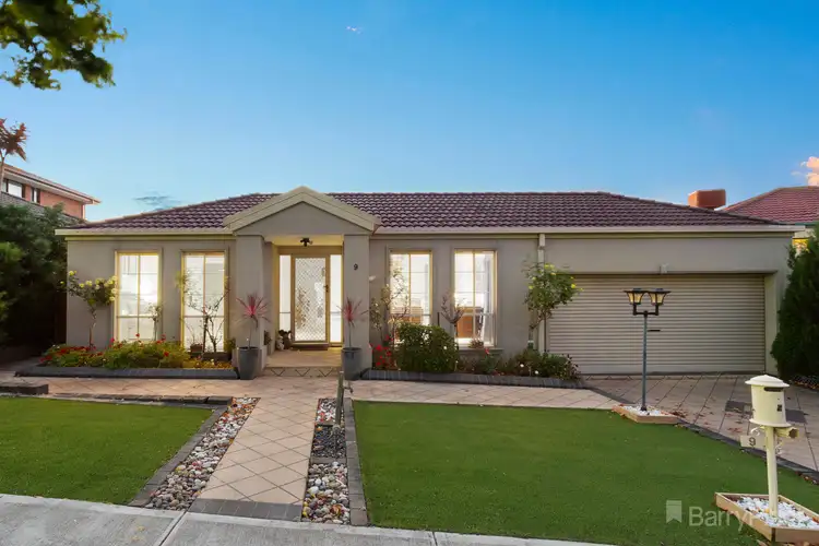 9 Ridgeway Chase, Narre Warren South VIC 3805