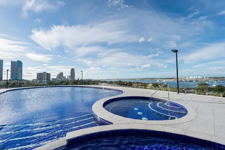 1702/2 Como Crescent, Southport QLD 4215