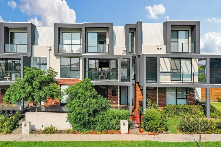 8 King Drive, Hillside VIC 3037