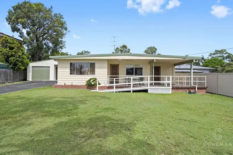 2 Suncrest Parade, Gorokan NSW 2263