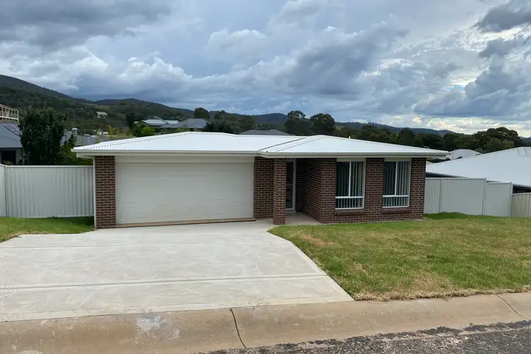 6 Miller Crescent
