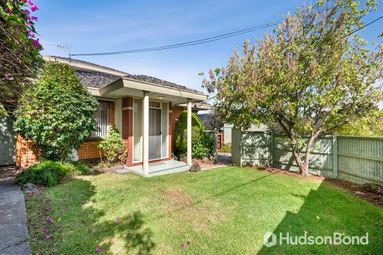 8 Monash Avenue, Templestowe Lower VIC 3107