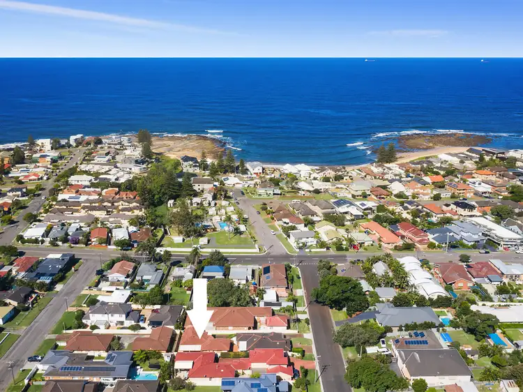 Main view of Homely villa listing, 2/20 Yeddenba Avenue, Blue Bay NSW 2261