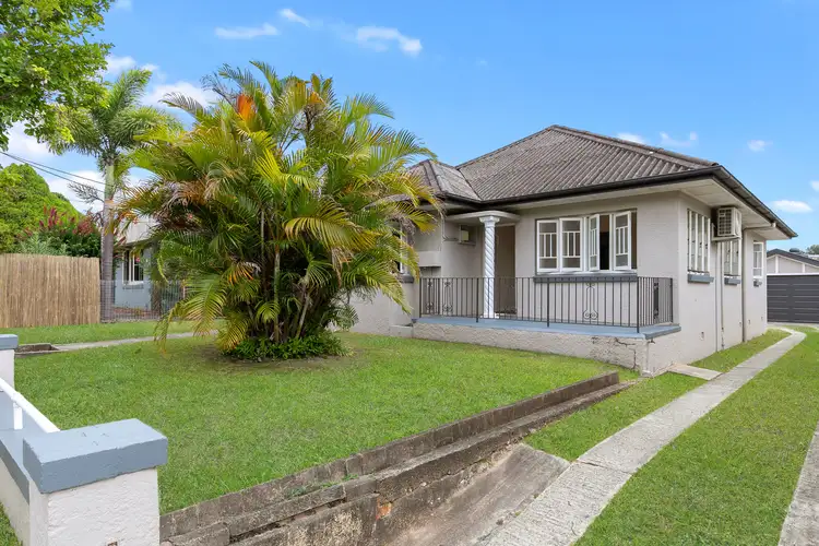 16 Broadwater Road, Mount Gravatt East QLD 4122