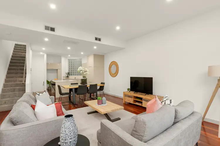 6 Curzon Place, North Melbourne VIC 3051