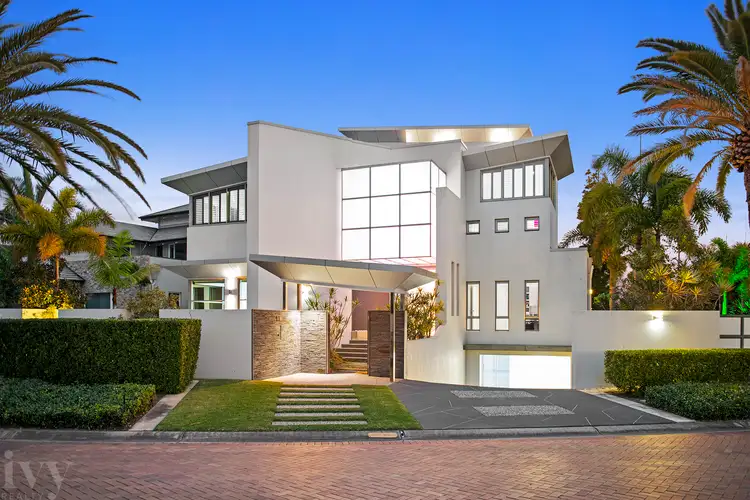 11 Knightsbridge Parade East, Sovereign Islands QLD 4216