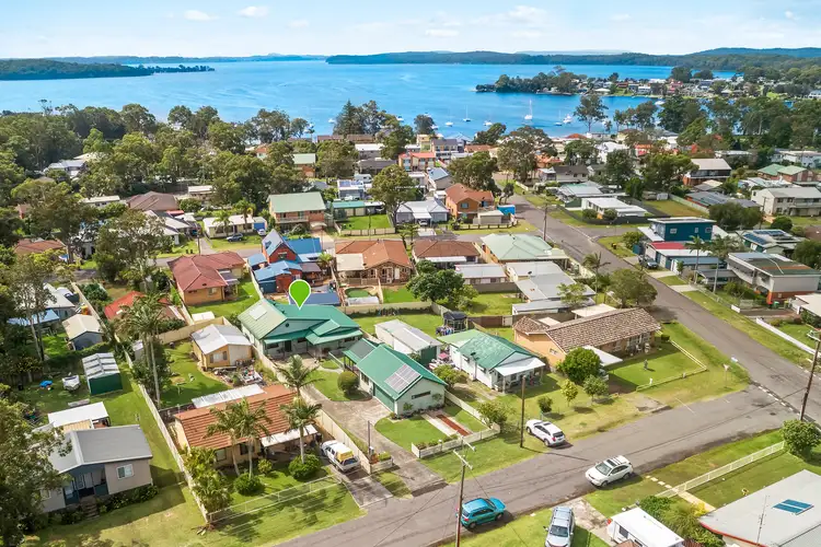 18 Warrina Avenue, Summerland Point NSW 2259