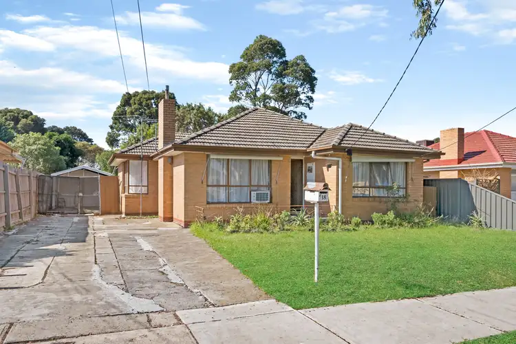 18 Lois Street, St Albans VIC 3021
