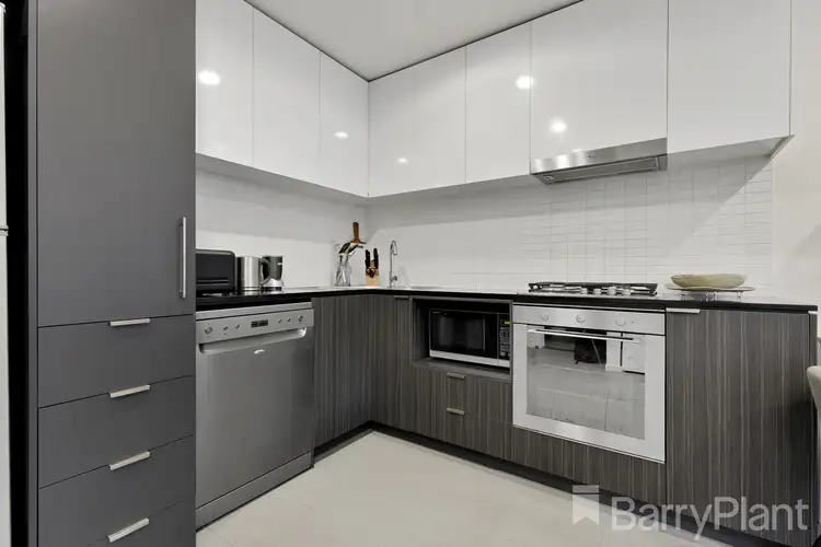 102/8 Copernicus Crescent