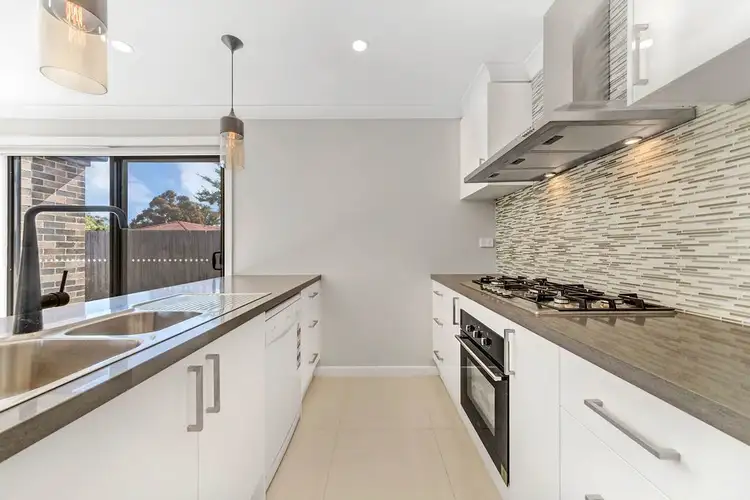 6A Kingston Avenue, Pakenham VIC 3810
