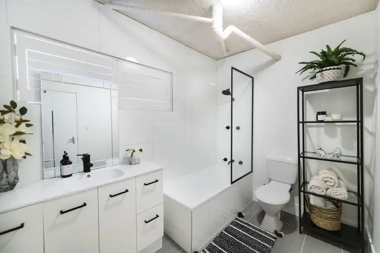 Main view of Homely unit listing, 10/34 Mowatt Street, Queanbeyan NSW 2620