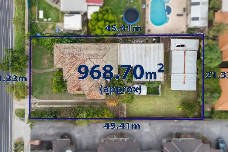 33 Rhodes Parade, Oak Park VIC 3046