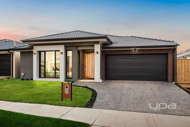 25 Illawara Drive, Mickleham VIC 3064