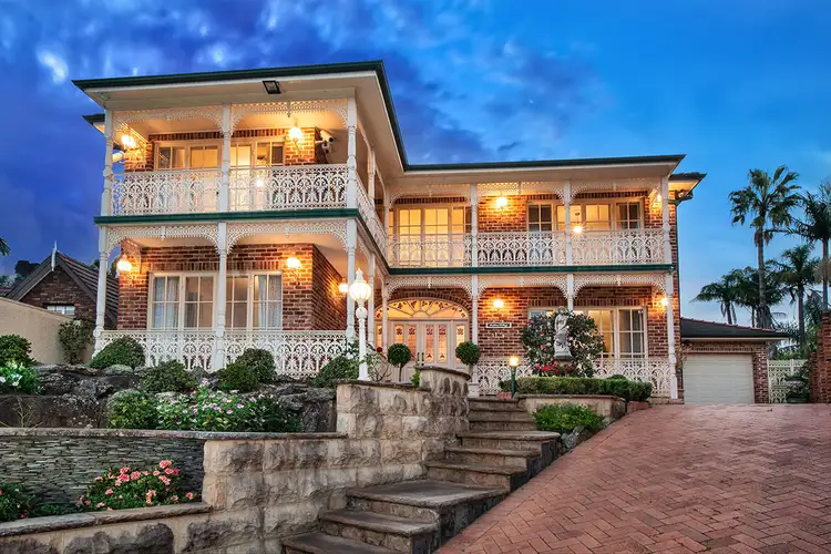 15 Kinsella Street, Illawong NSW 2234