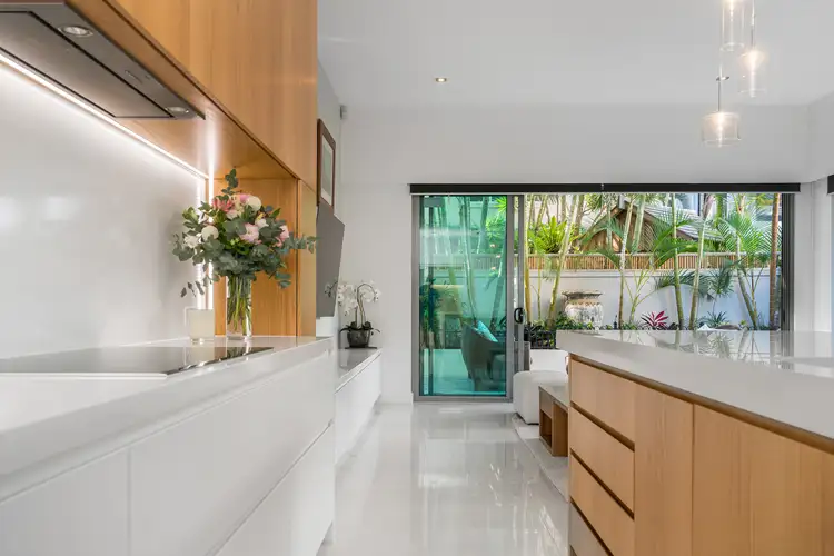 35B Hughes Avenue, Main Beach QLD 4217