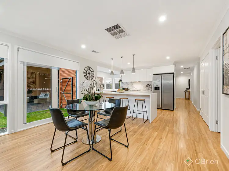 18B Dorchester Crescent, Carrum Downs VIC 3201