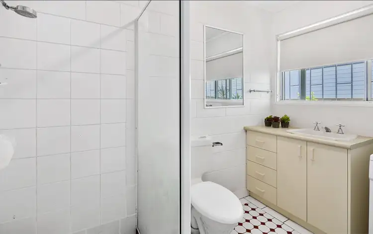 Fourth view of Homely unit listing, 2/110 McIlwraith Avenue, Norman Park QLD 4170