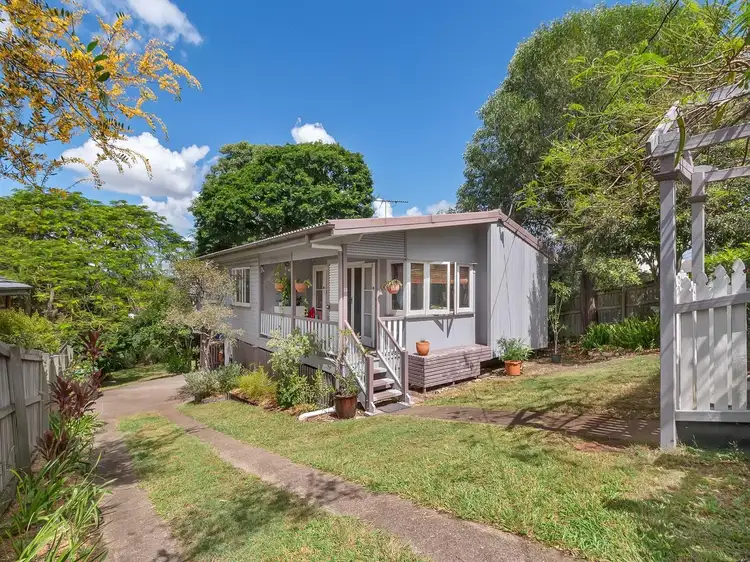 10 Goddard Street, Balmoral QLD 4171